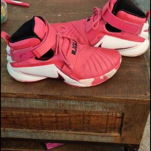 Nike LeBron soldier 9